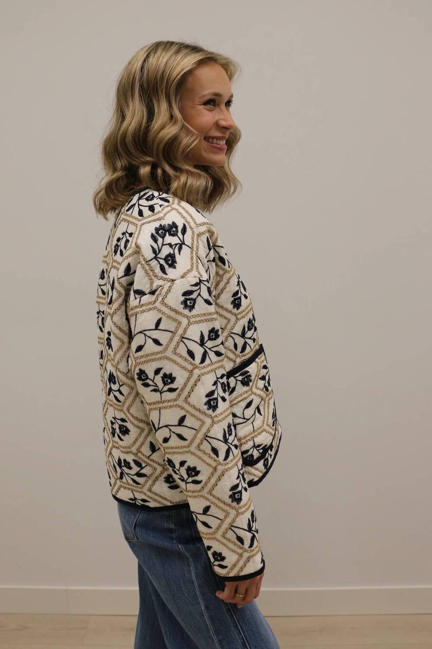 NEW ENTRO portman quilted embroidered floral jacket in cream navy - Picture 3 of 8